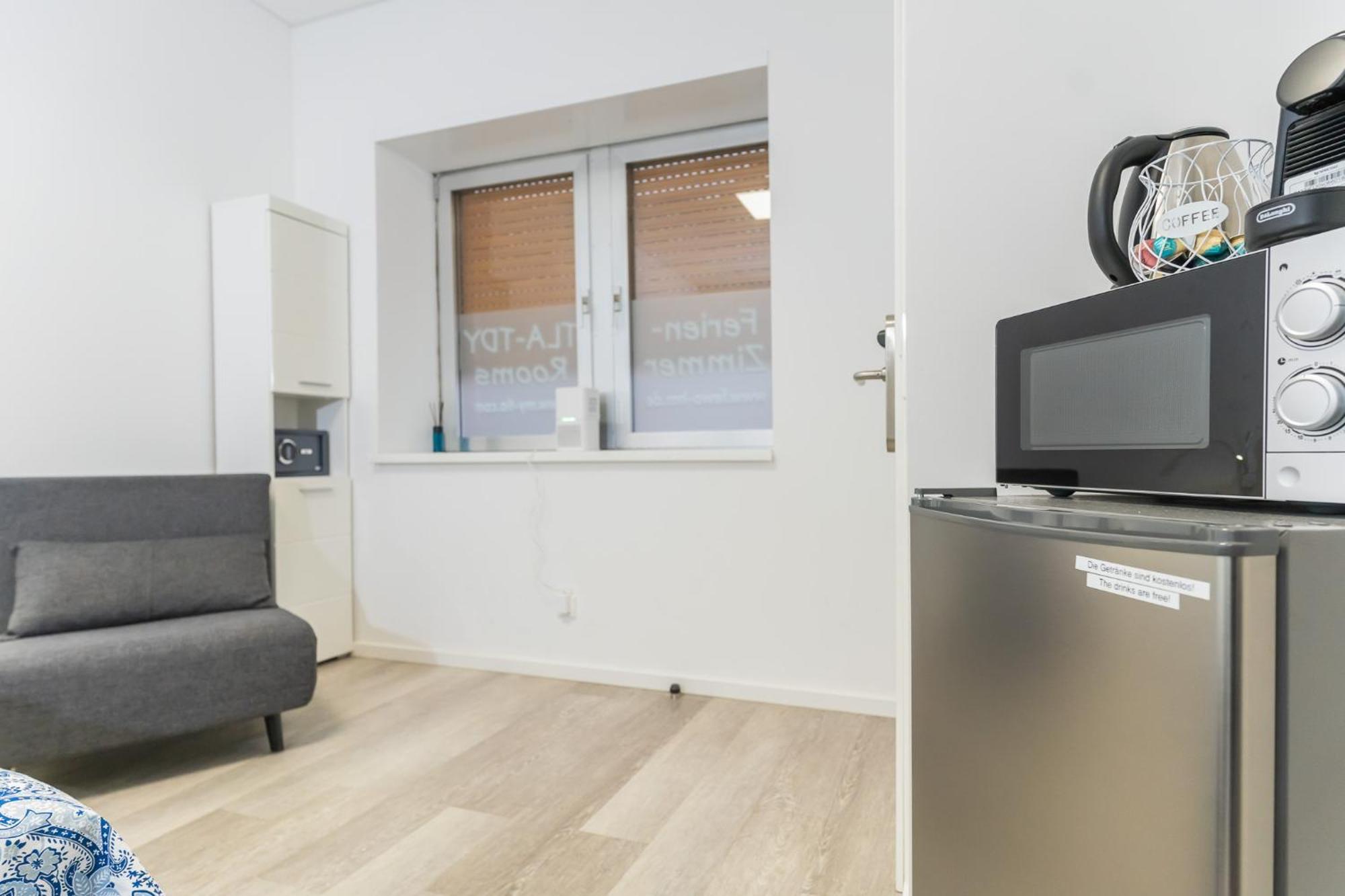Private Room #1 With King Size, Ground Floor, Ac, Only 2Min To Rab Ramstein-Miesenbach Exterior foto